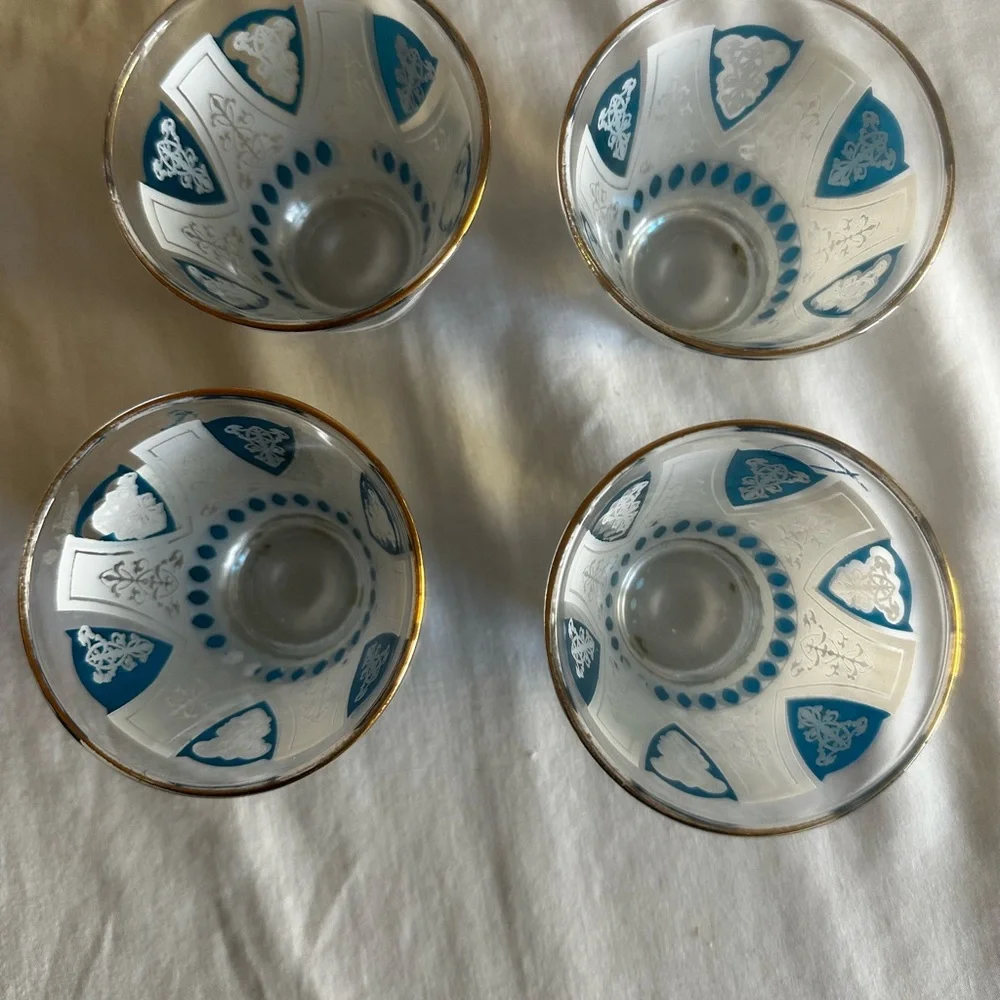 VINTAGE 4 BLUE AND WHITE MID CENTURY RETRO BARWARE LOWBALL TUMBLERS